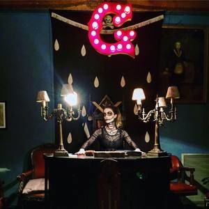 Meet your Posher, Niki